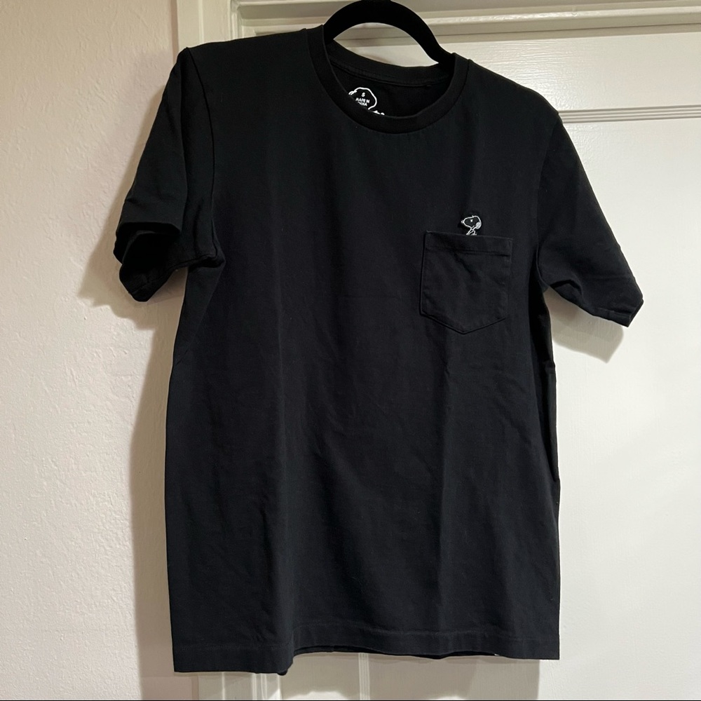 KAWS X PEANUTS black pocket tee from Uniqlo size Small
